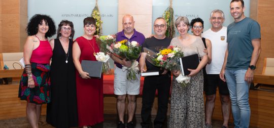 Imagen Ansoáin rinde un emotivo homenaje a sus comerciantes